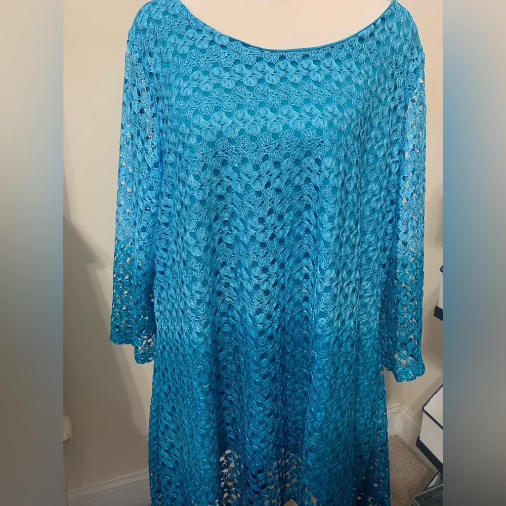 Kim Rogers 2X gorgeous aqua ombré lace outer layer too. Like new.
